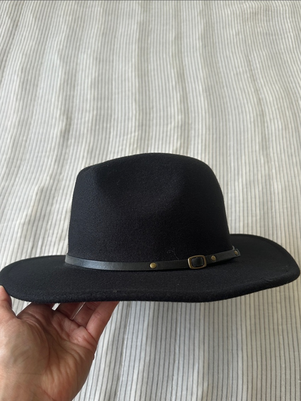 Classic Black Wide-Brim Rancher Felt Hat with Leather Band